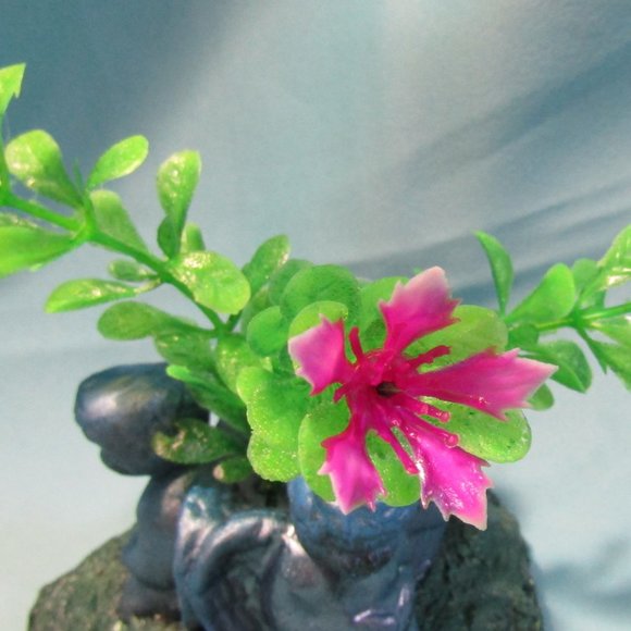 Aquarium Decoration - Blue Cherub Angels with Flowering Plant - Picture 4 of 8